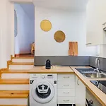 Apartment Santana | Walk To Metro & Downtown *