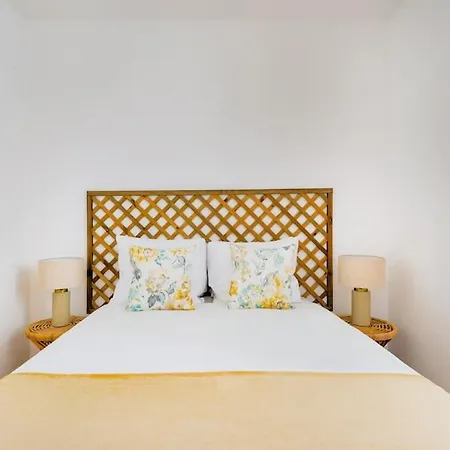 Santana Lisbon Stay | Walk To Metro & Downtown شقة