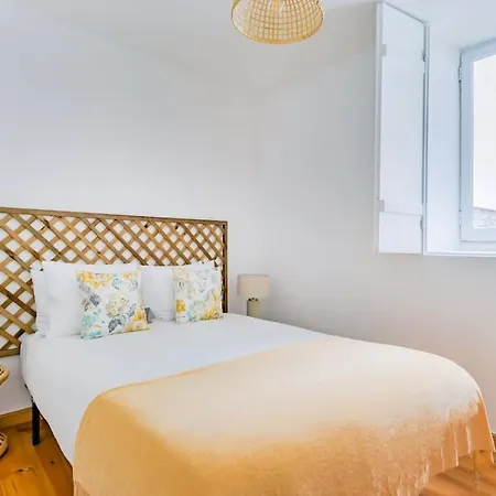 Santana Lisbon Stay | Walk To Metro & Downtown شقة *