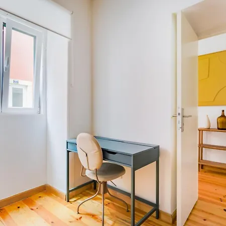 Santana | Walk To Metro & Downtown Lisboa