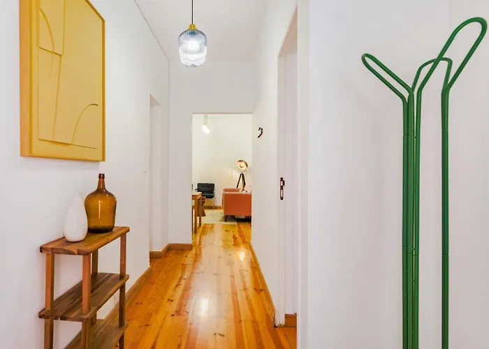 Santana | Walk To Metro & Downtown