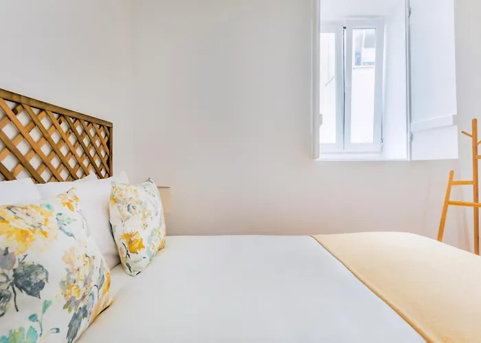 Santana | Walk To Metro & Downtown * Lisboa