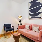 Apartment Santana | Walk To Metro & Downtown *