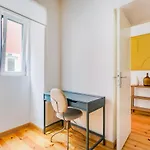 Santana | Walk To Metro & Downtown Apartment *