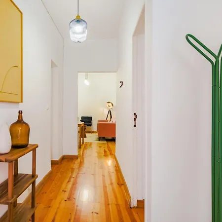 Santana | Walk To Metro & Downtown