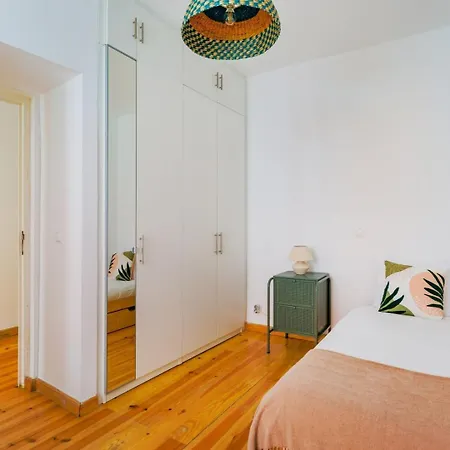 Santana | Walk To Metro & Downtown Апартаменти Лісабон