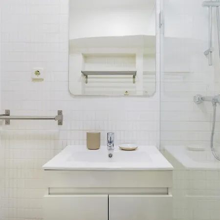 Santana | Walk To Metro & Downtown *